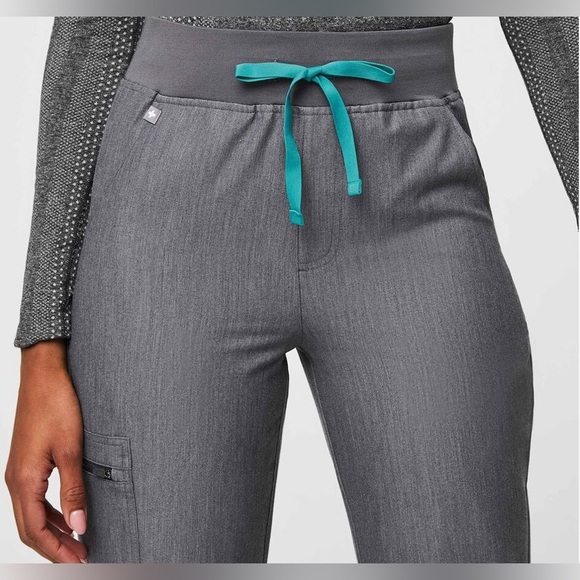 FIGS High Waisted Zamora
Tech Jogger Scrub
Pants Graphite Size XXL/P or 2XL P - Picture 3 of 16